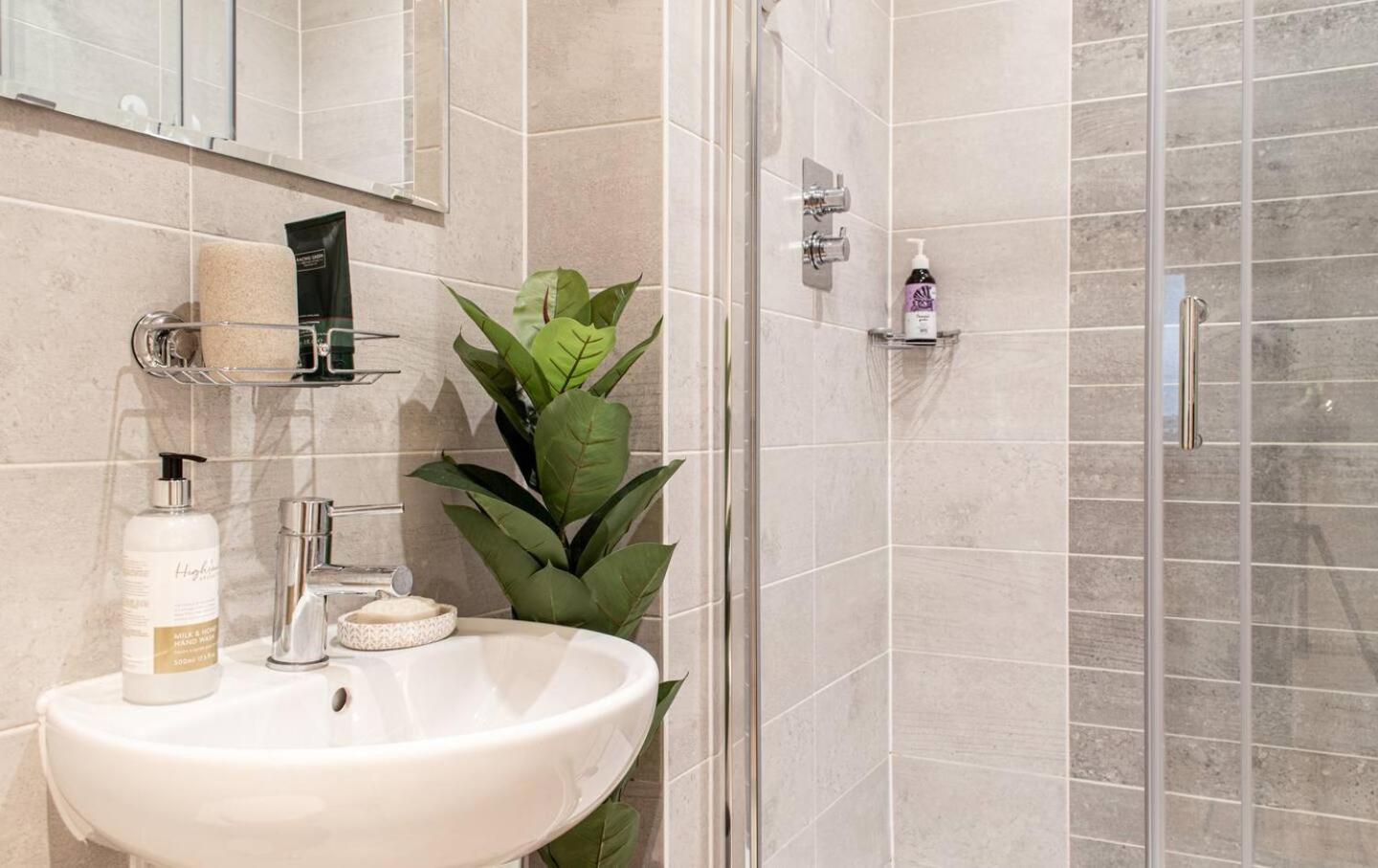 Stunning Mersey View Flat W Parking In Liverpool Exterior foto